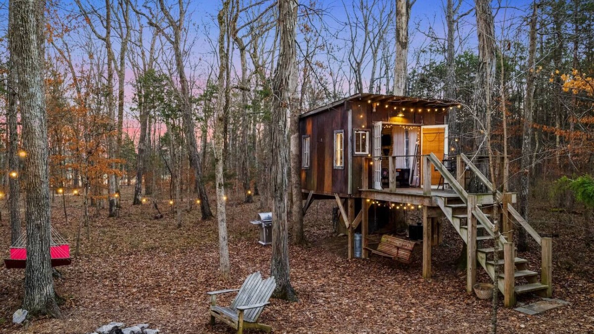 Mount Juliet Cabin | Peaceful Treehouse | Firepit + Grill*Pet Friendly!