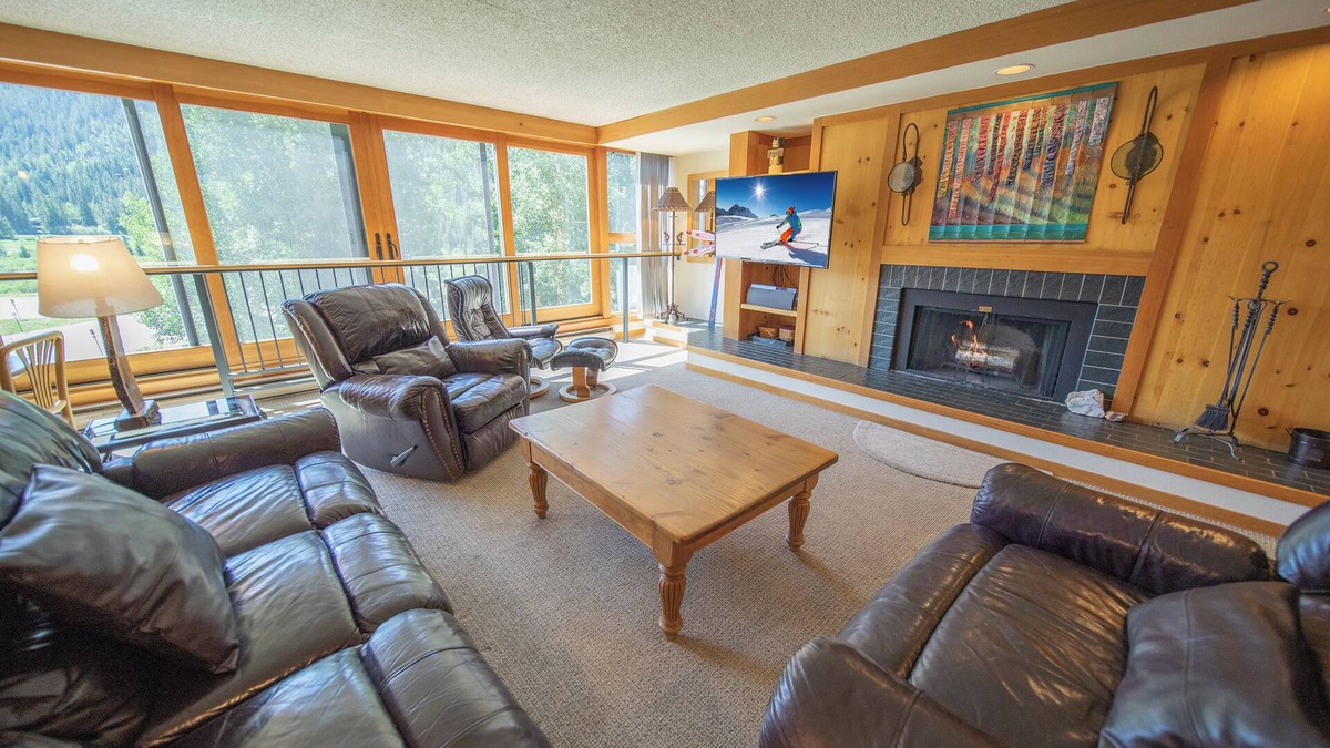 Lakeside Village Condo | Peaceful Unit Close to Keystone Lake and Hot Tub