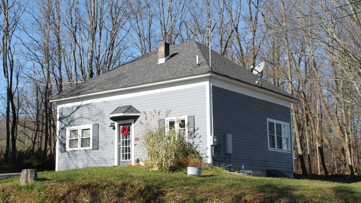 Town of Delaware House | Peaceful Upstate Renovated Schoolhouse