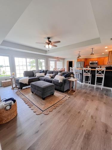 Rumsey House | Peaceful View Close to Owensboro Modern Farmhouse