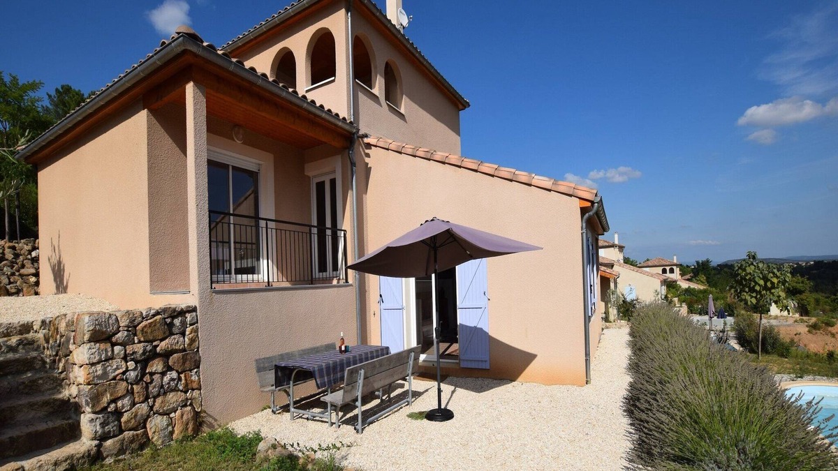 Joyeuse Villa | Peaceful Villa in Joyeuse