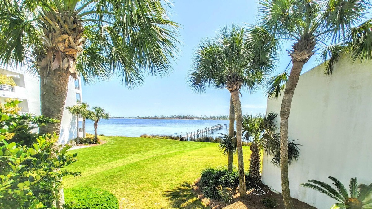 Upper Grand Lagoon Villa | Peaceful Waterfront 1 Bedroom Villa in Bay Point