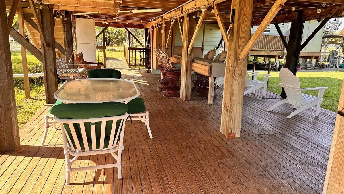 Crystal River House | Peaceful Waterfront Ozello Cottage- with free kayaks and crab traps!