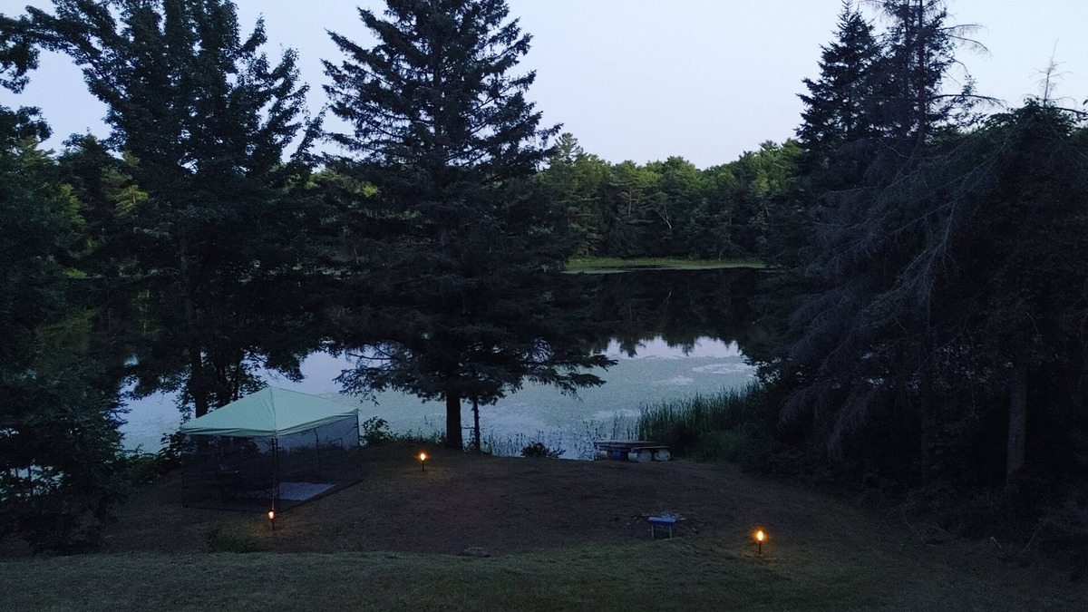 Frontenac Cottage | Peaceful waterfront, 3-bedroom with AC near Westport