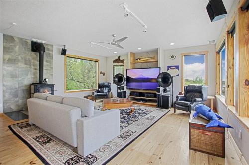 Skamokawa House | Peaceful Waterfront Escape In Skamokawa