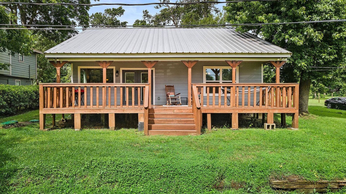 Baytown House | Peaceful Waterfront Property with Outdoor Space