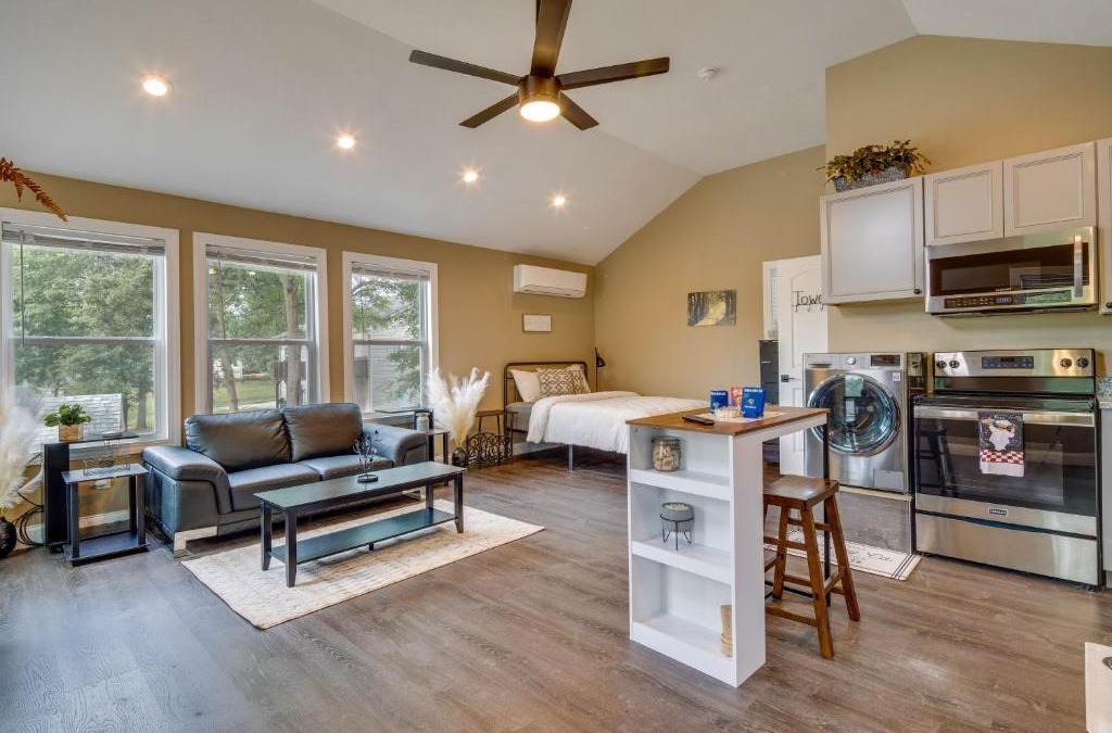 Simpsonville Apartment | Peaceful Waterfront Studio 16 Mi to Greenville!