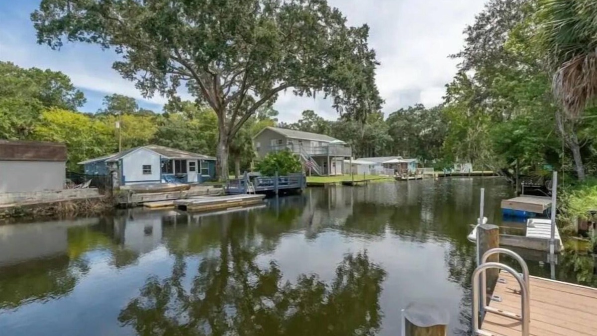 Weeki Wachee Gardens House | Peaceful Weeki Wachee Waterfront Home, Clear Kayakn