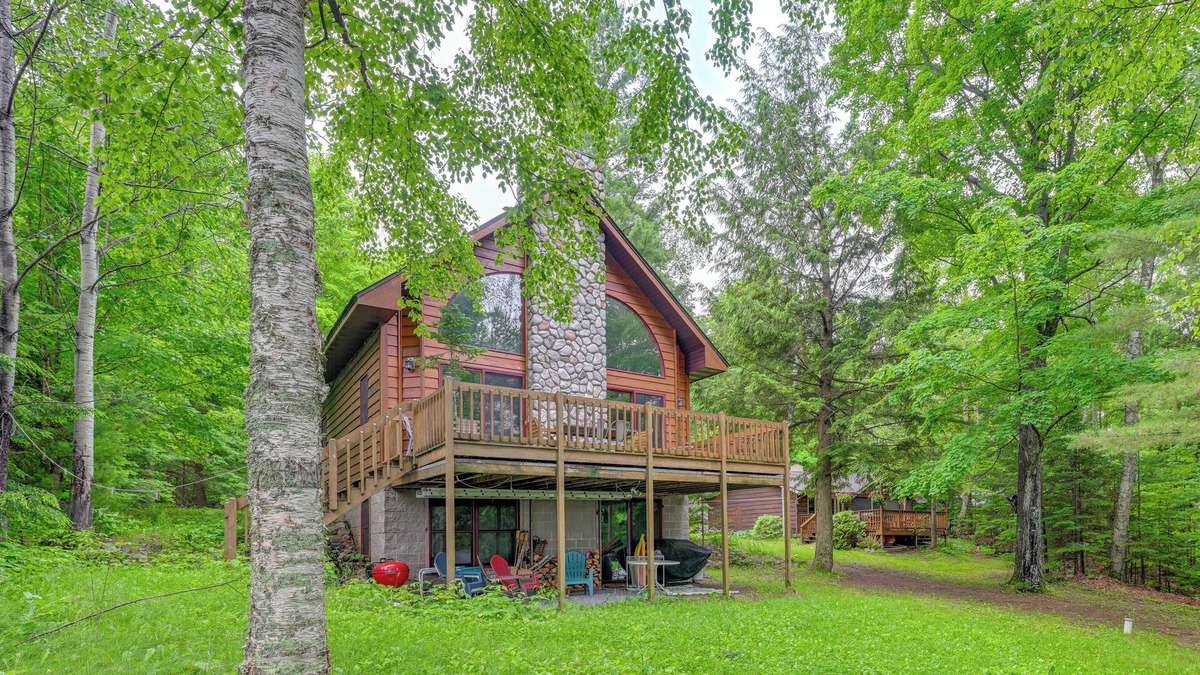 Lac du Flambeau Cabin | Peaceful White Sand Lake House w/Dock & Deck!
