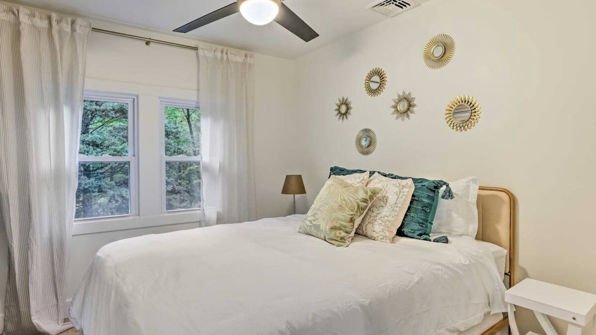 Barto House | Peaceful Wooded Getaway