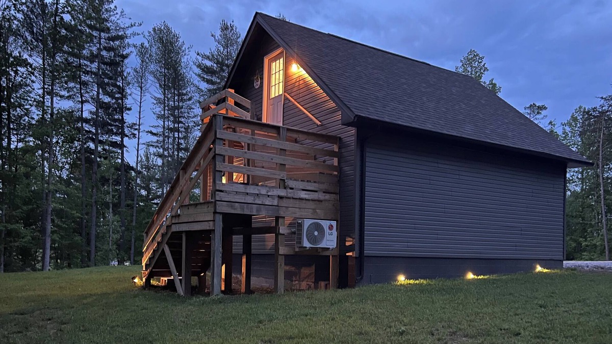 Gray Apartment | Peaceful Woodland charm 12 minutes from Corbin/London, 18 minutes from I-75