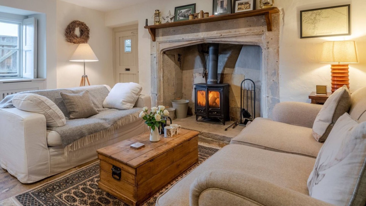 Ampney Crucis Cottage | Peach Cottage, near Cirencester, family friendly