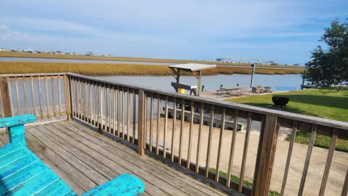 Cedar Lane Cottage | Peach House close to ICW & Sargent beach