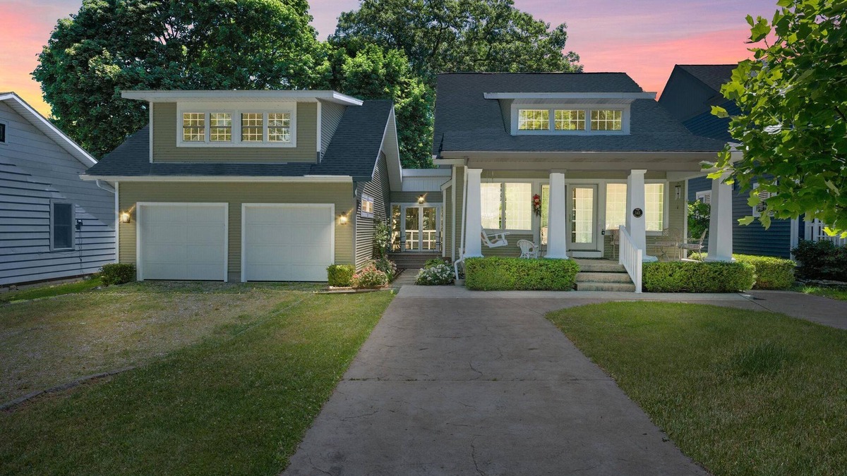 Lakeside House | Peach Place at Lakeside