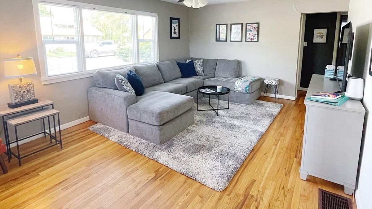 Fruita House | Peach Tree: Sunny Backyard & Game Room Fun