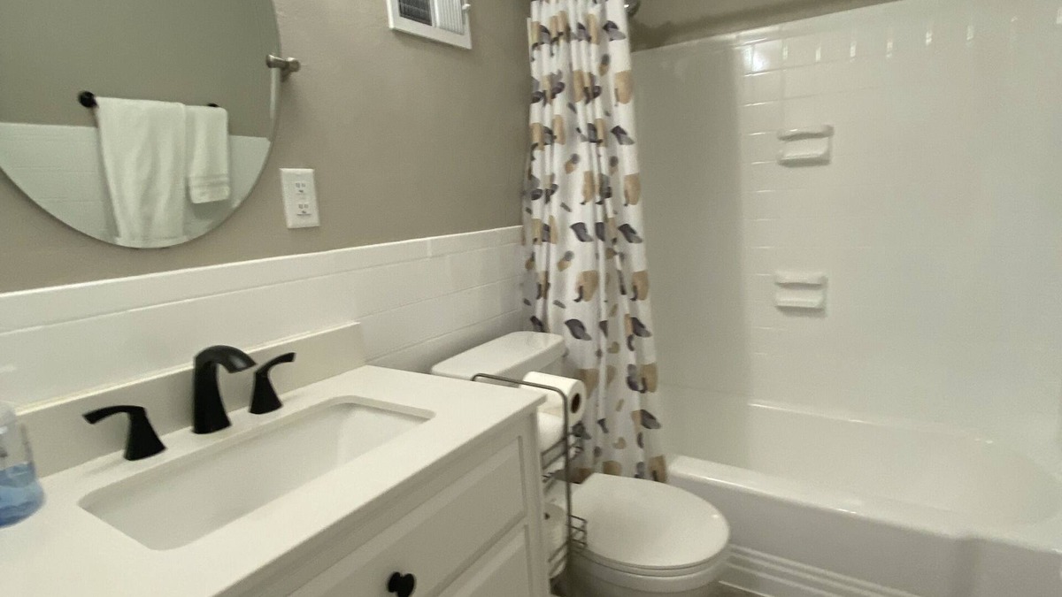 Peachtree City House | Peachtree City Ranch with full basement mother-in-law apartment.nn
