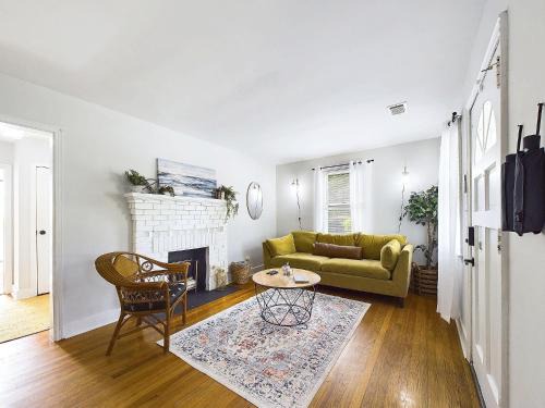 Augusta Apartment | Peachy Corner Cottage