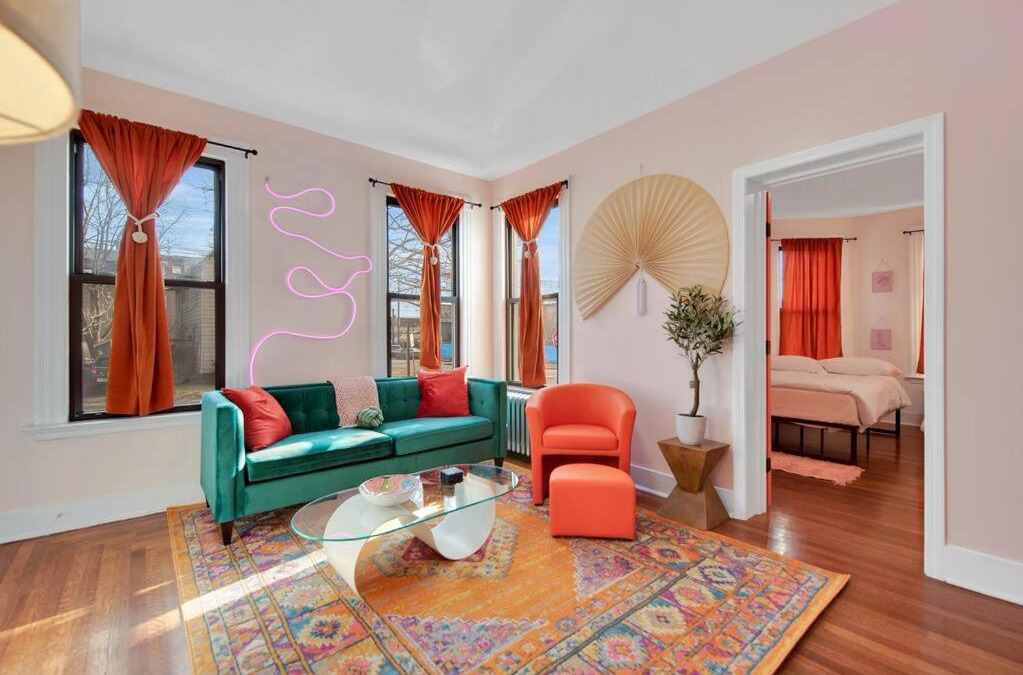 East Rock Apartment | Peachy Paradise in East Rock Near DT/Yale