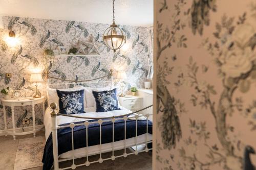 Appley Bridge House | Peacock Room at Field View Cottage