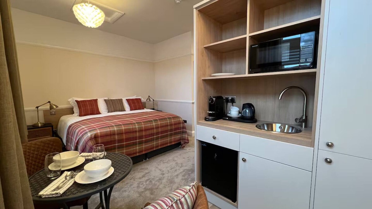 Padfield Apartment | Peak District Gateway | Glossop Urban Sanctuary|Pass the Keys