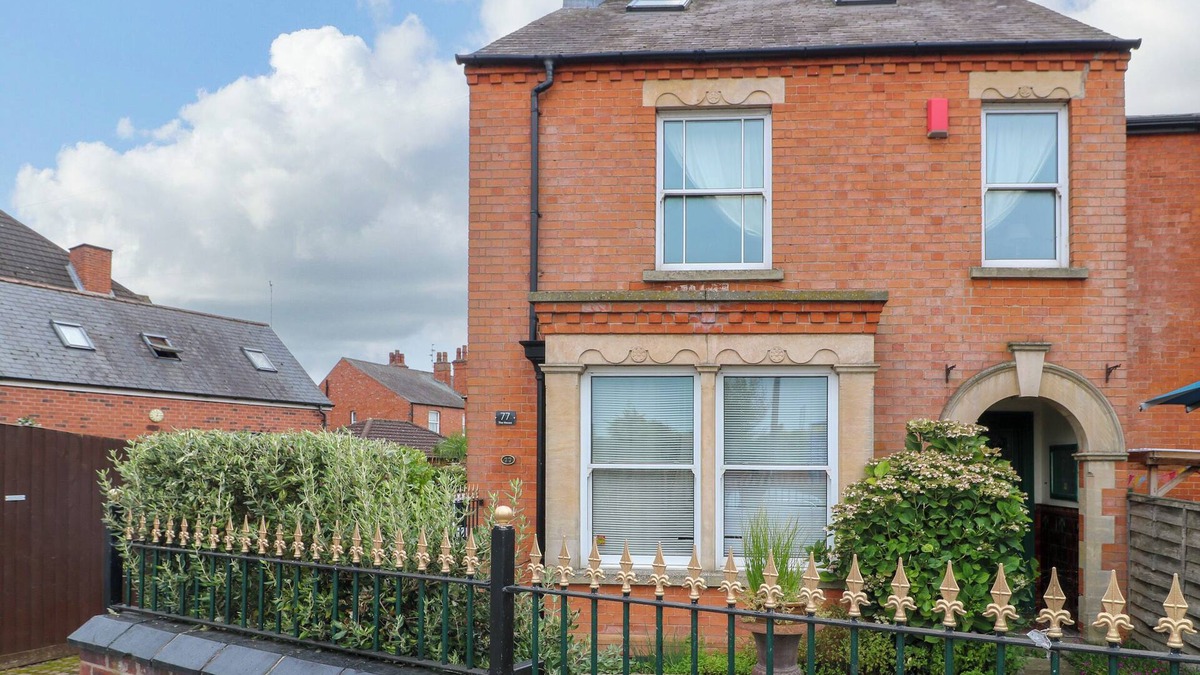 Newark House | PEAK HOUSE, family friendly, with open fire in Newark-On-Trent