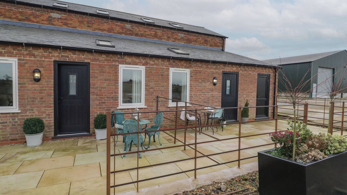 Hellidon Cottage | PEAR BARN, family friendly, with a garden in Catesby