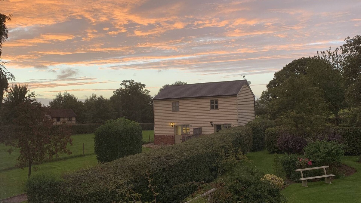 Bodenham Cottage | Pear Tree Cottage. 2-bedroomed cottage. Short breaks welcome. Free Wifi