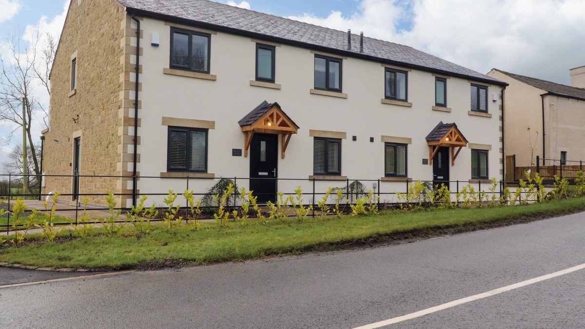 Goosnargh Cottage | PEAR TREE COTTAGE, family friendly, with a garden in Goosnargh