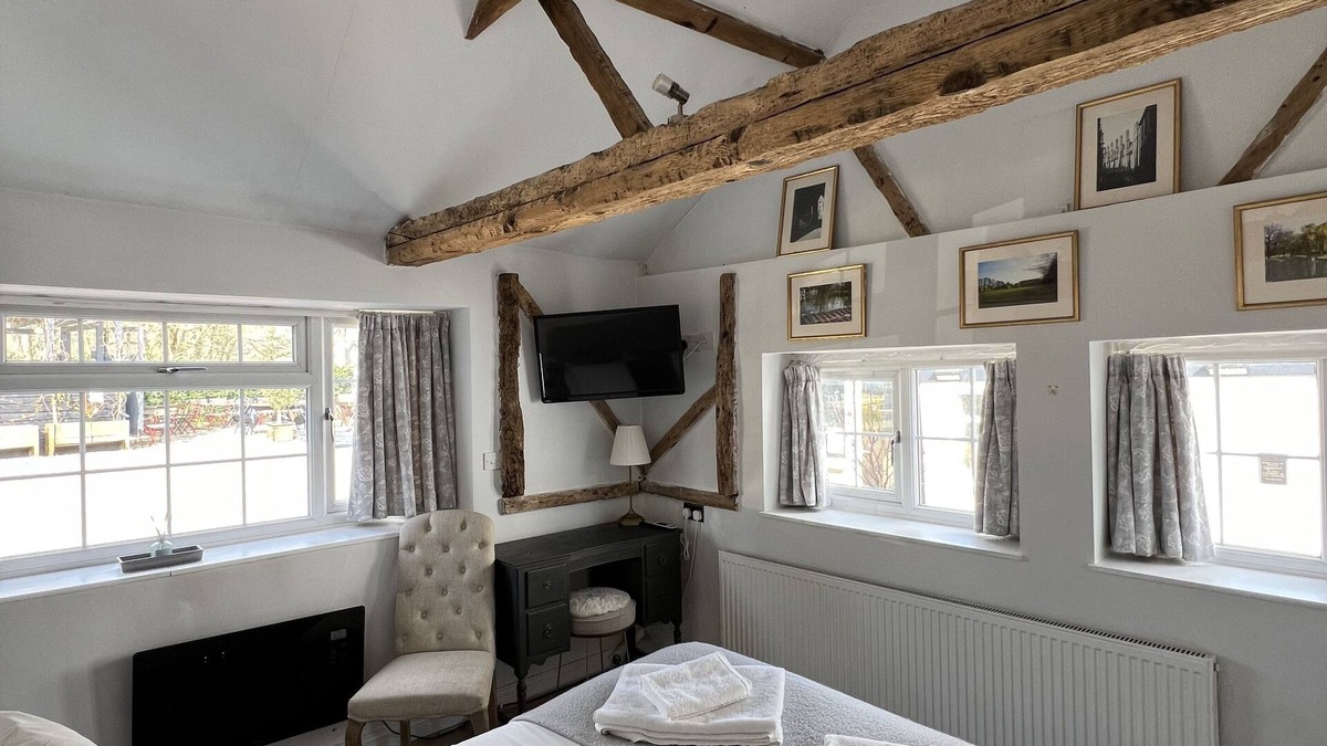 Hildersham Hotel | Pear Tree Inn Pear & Olive