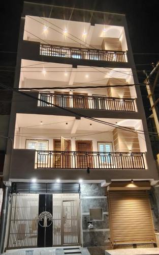 Delhi Apartment | Pearl - 1 BHK Flat Near Beautiful Lake & Golf Course