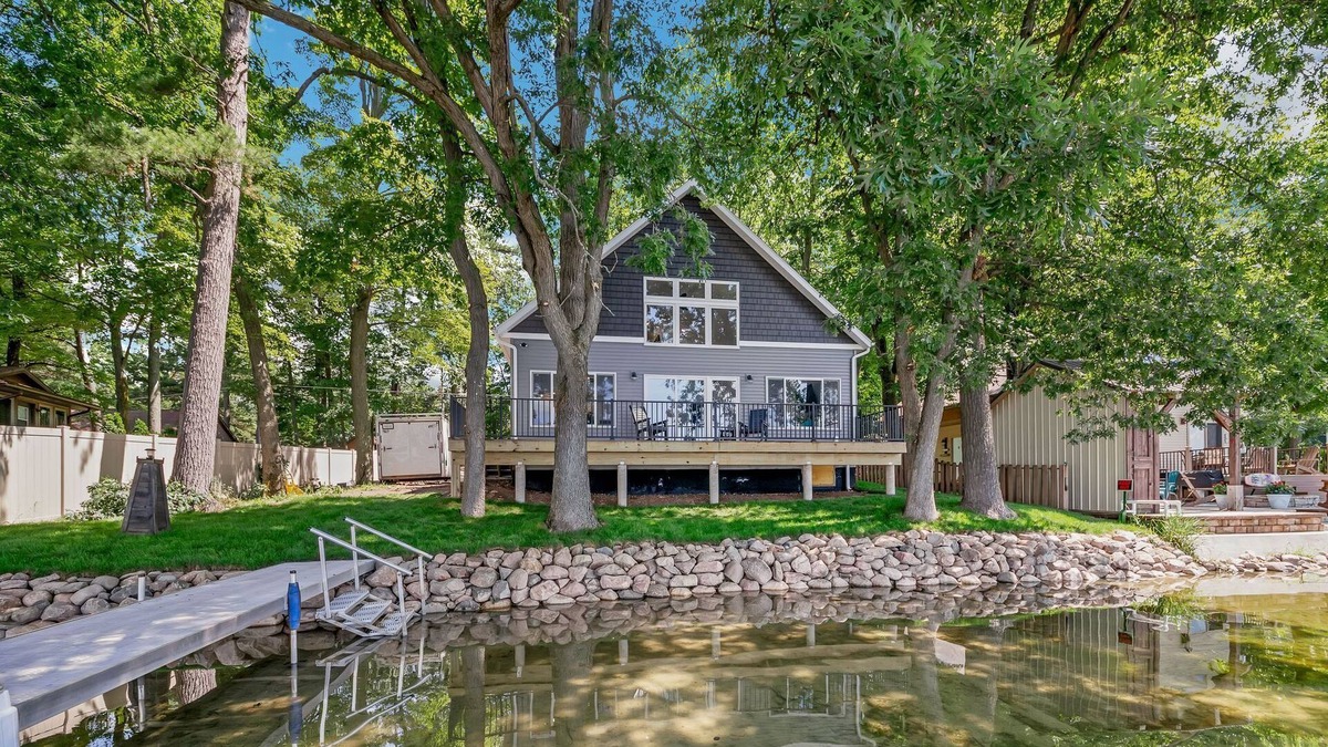 Greenville House | Pearl Beach: Pontoon available for Rent!