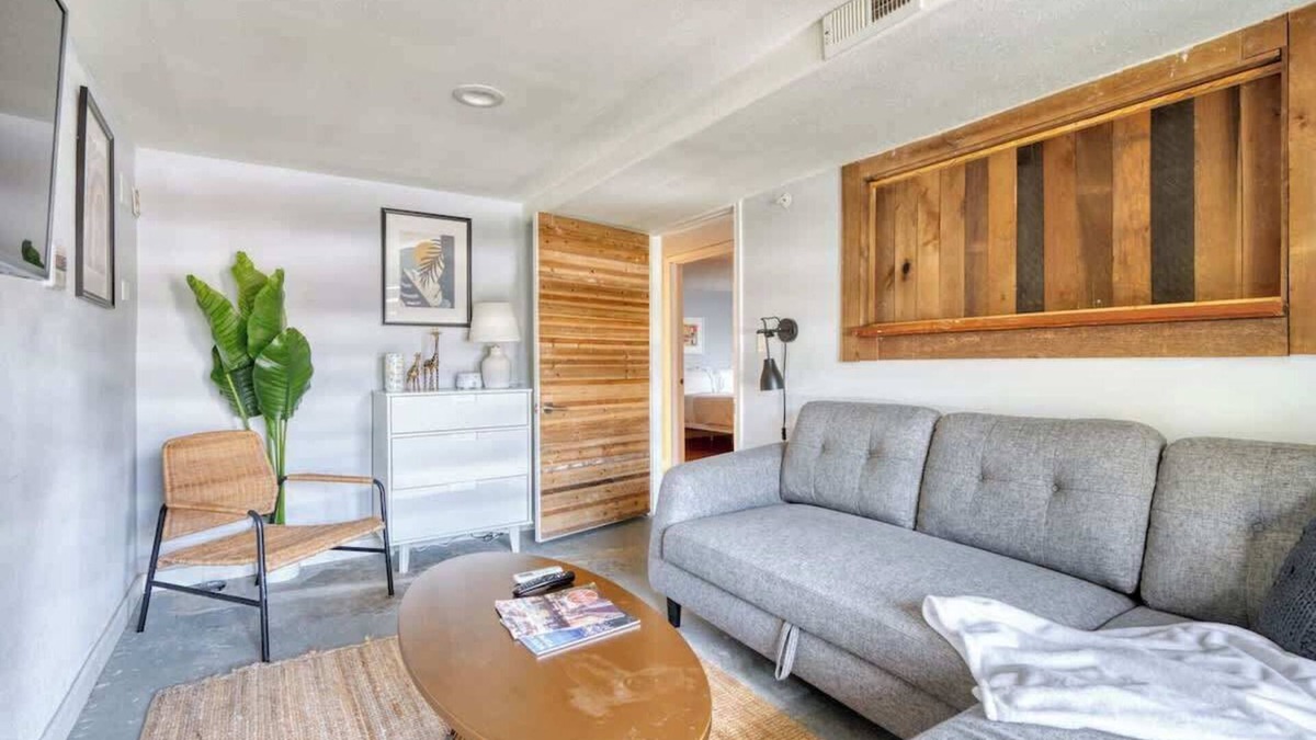 Alphabet Historic District House | Pearl District Stay AC + WiFi 2BR Sleeps 4