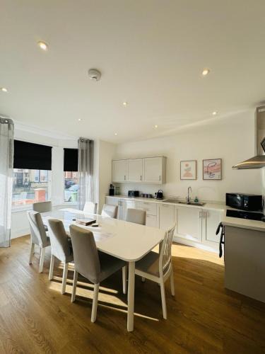 Gorleston-on-Sea House | Pearl House - Delightful 3-4 Bedroom Coastal Getaway