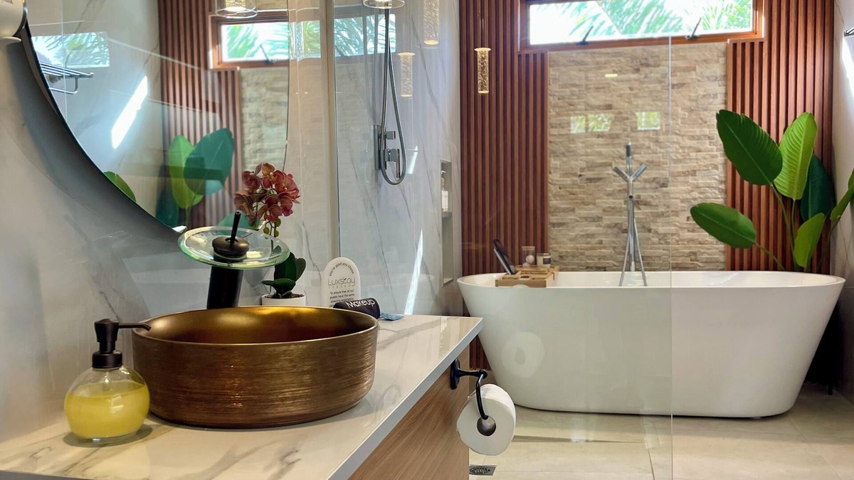 Golden Grove Condo | Pearl- Modern Luxurious 3 bedroom condo with tub