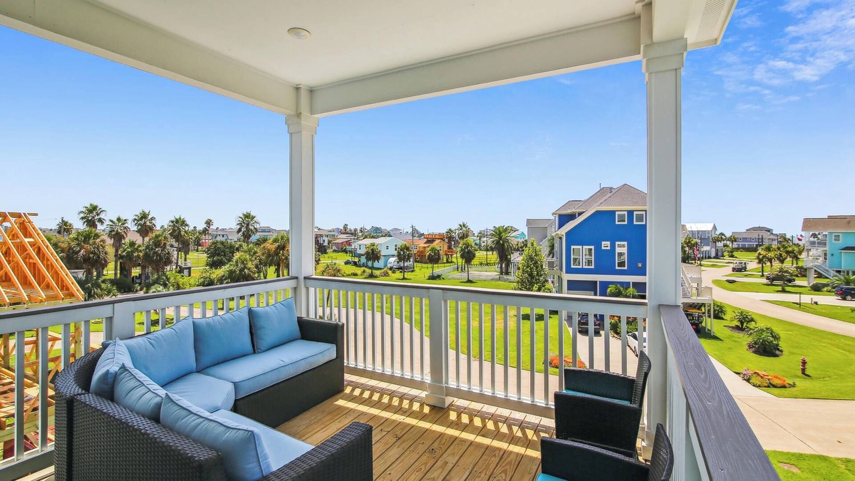 Pirates Beach West House | Pearl of the Sea | Luxurious Home, Steps to Beach!