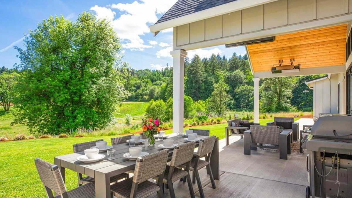 Dundee Villa | Pearl of the Valley: Opulent Living in the True Gem of Oregon`s Wine Country