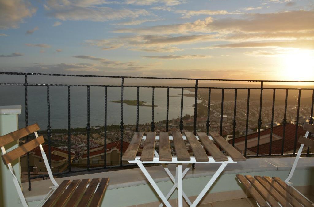 Akbuk Apartment | Pearl Rock Retreat