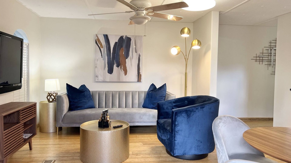 North Miami House | Pearl Suite