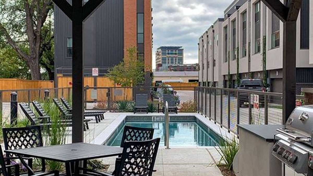 Tobin Hill House | Pearl View | 3 Bed, 3.5 Bath