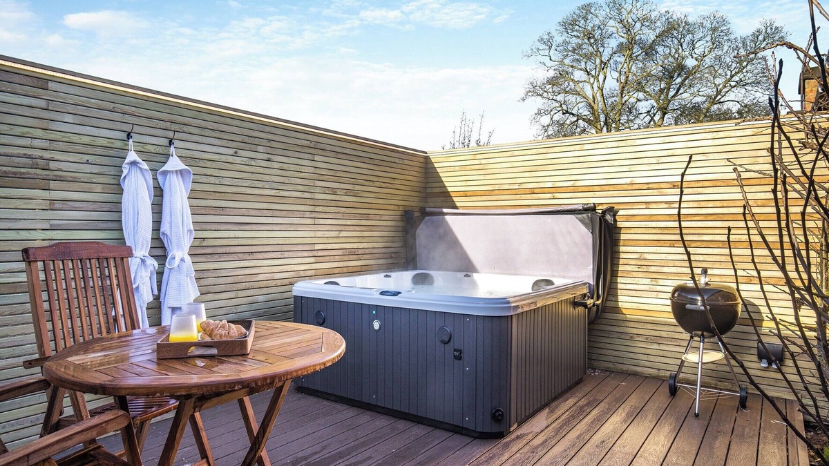Northwich Cottage | Peartree Cottage - UK45496