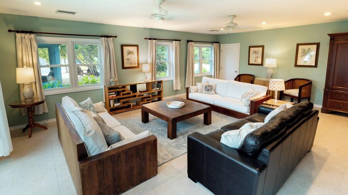 Bodden Town House | Pease Bay Manor is a secluded villa on a private beach - call Cayman Villas