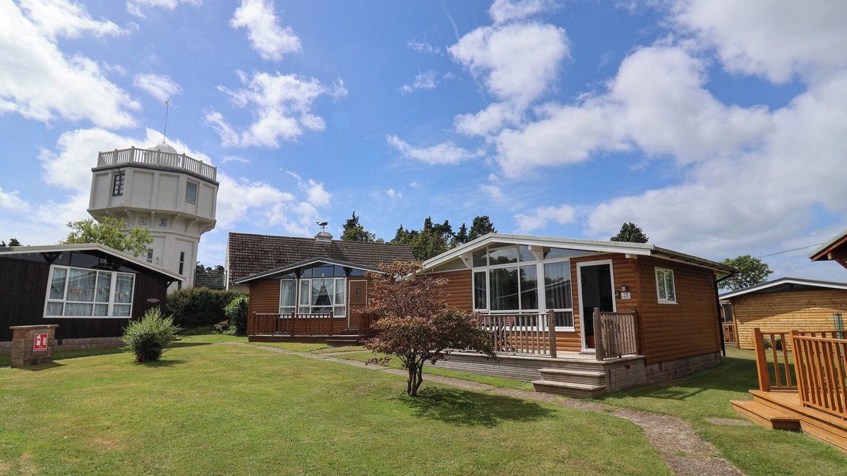 Seaton Cottage | PEBBLE BEACH CHALET, pet friendly, with a garden in Seaton, Devon