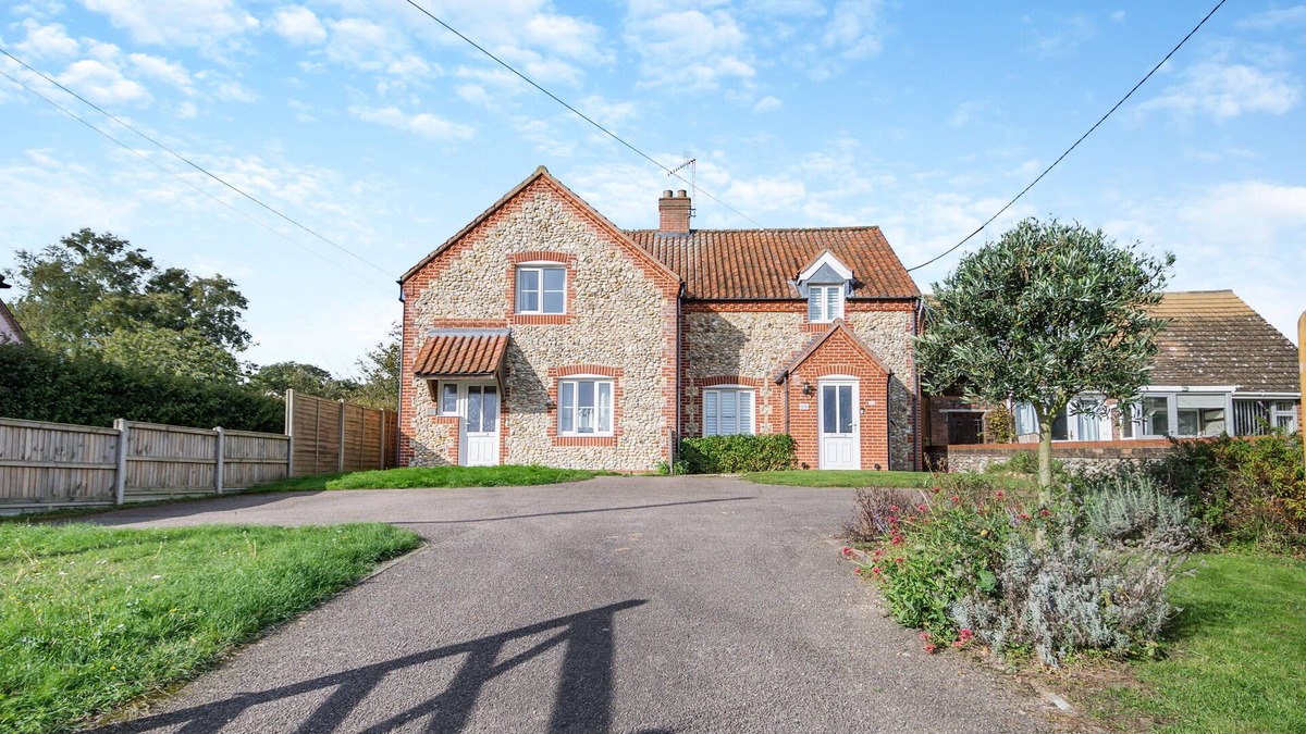 Little Walsingham House | Pebble Cottage - Three Bedroom House, Sleeps 6