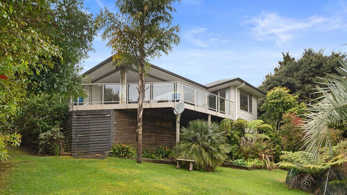 Waipu House | PEBBLEBROOKE VIEWS - MANGAWHAI HOLIDAY HOME in Mangawhai