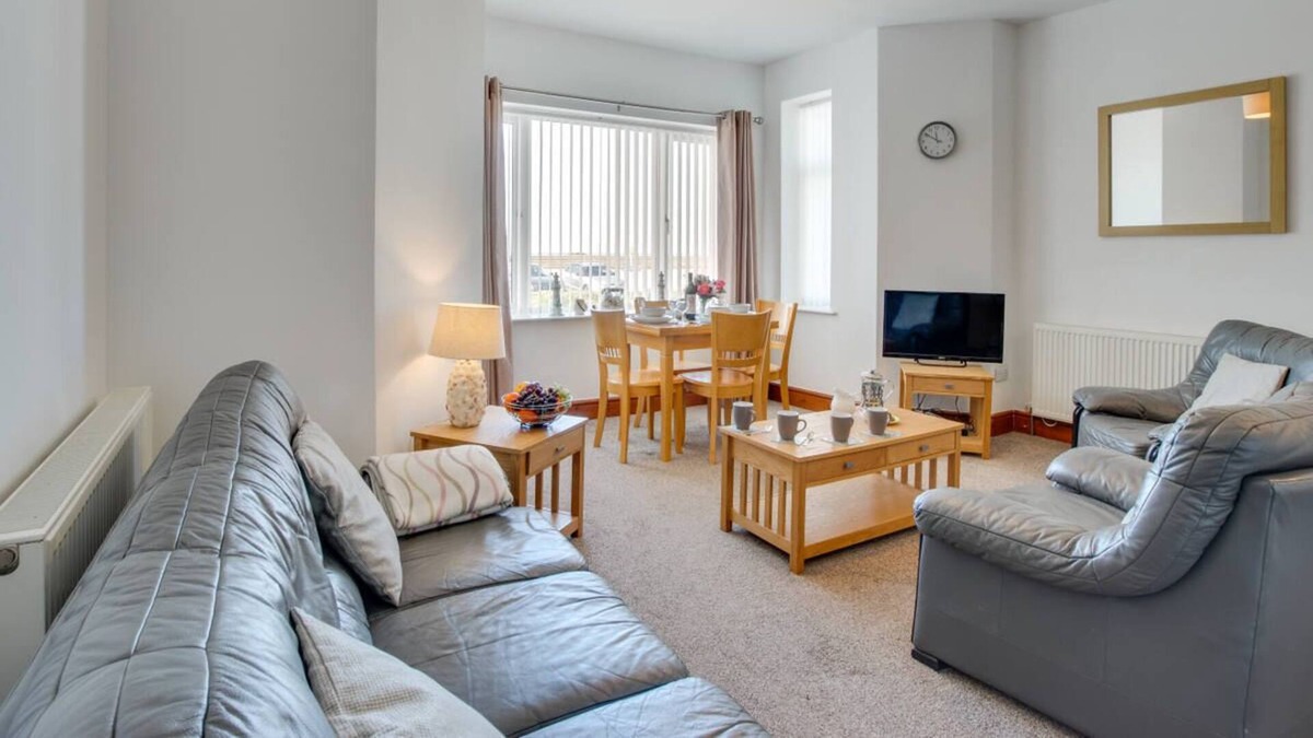 Dinas Dinlle Apartment | Pebbles in Dinas Dinlle