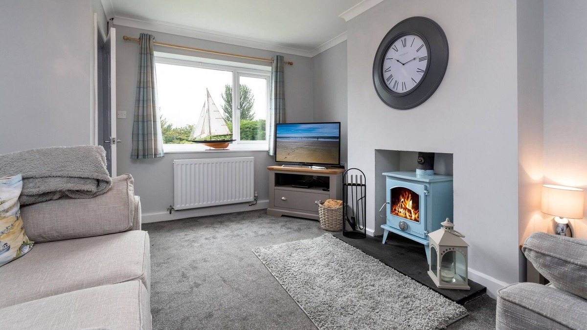 Llanddulas Cottage | Pebbles Reach - Two Bedroom Cottage, Sleeps 4