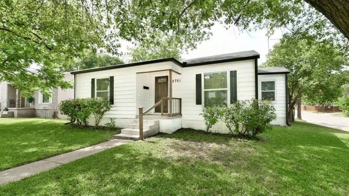 Dean Highland House | Pecan Hill House Summ