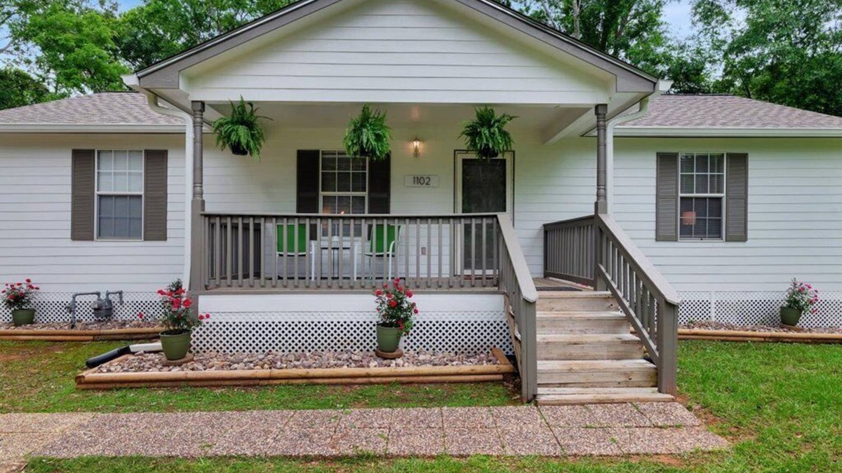 Nacogdoches House | Pecan Park Cottage -nClose to SFA + Downtown NAC