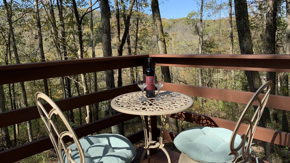Scottsboro Cabin | Pecan Valley Cabin - Romantic Getaway in Woods with Hot Tub