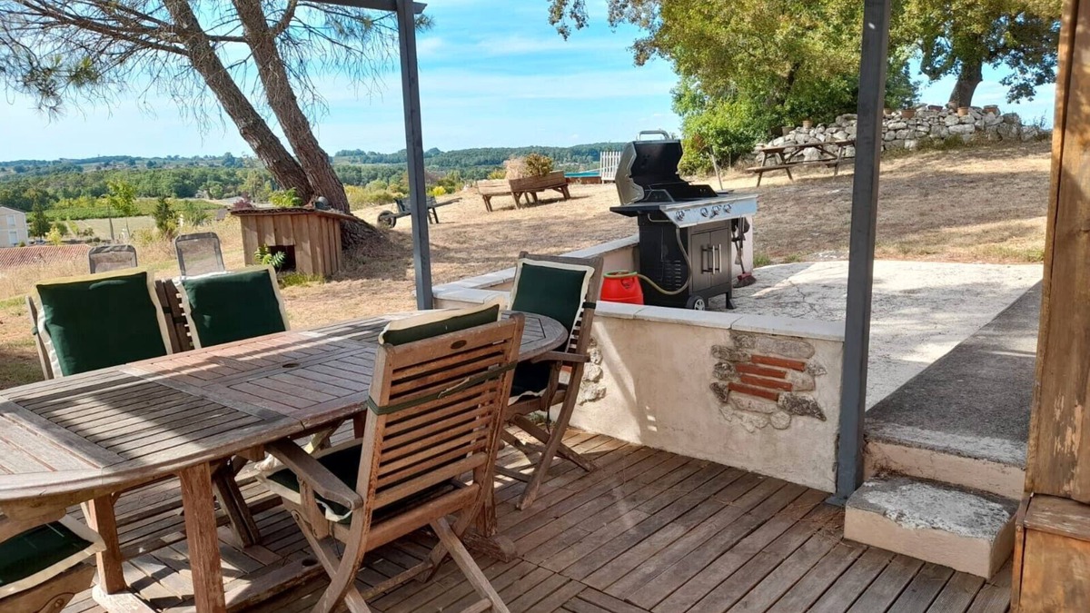 Ribagnac House | Pech Chabrol: Family Cottage with Pool and Vineyard View